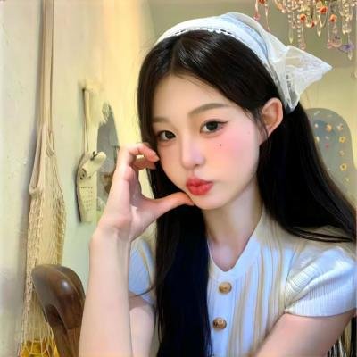 与一位女士合影